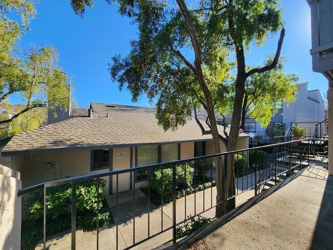 Building Photo - Two bed, Two bath with washer/dryer