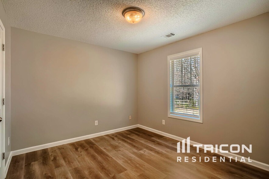 Building Photo - 106 White Creek Loop