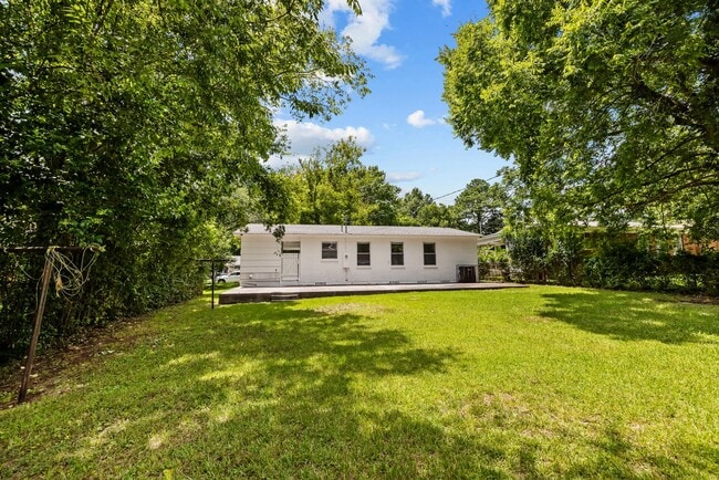 Building Photo - Charming 2 Bedroom, 2 Bathroom house