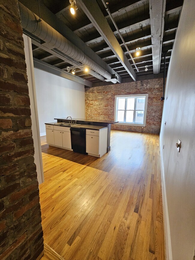 Building Photo - 1417 Market St