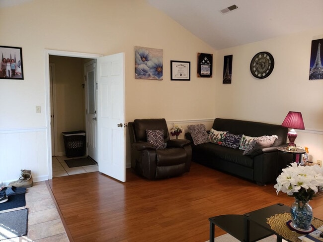 Building Photo - 2372 Orvis St