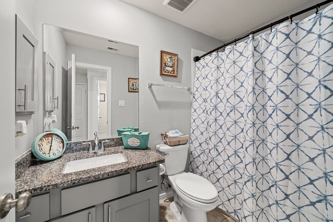 Building Photo - 5003 Lehman Oaks Dr