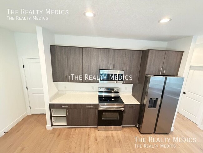 Building Photo - 430 Wellwood St SW