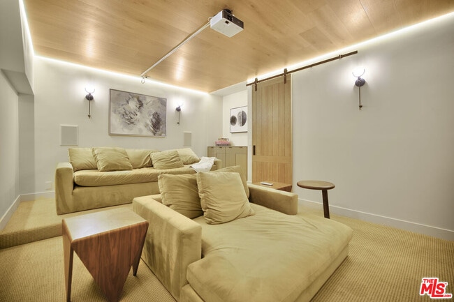 Building Photo - 7212 Mulholland Dr