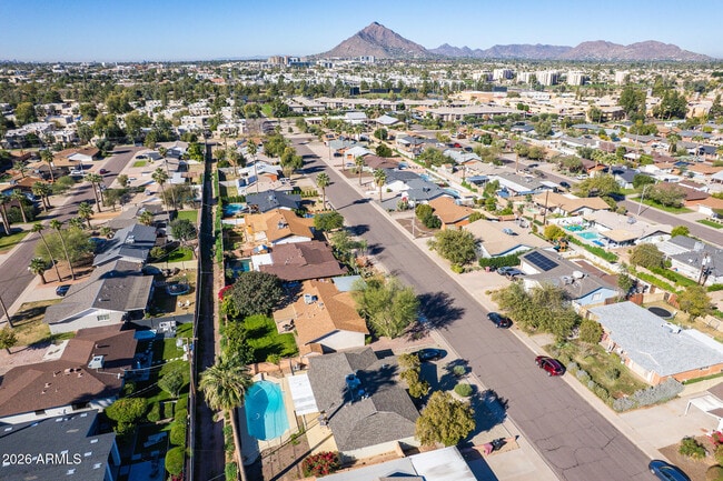 Building Photo - 8303 E Glenrosa Ave