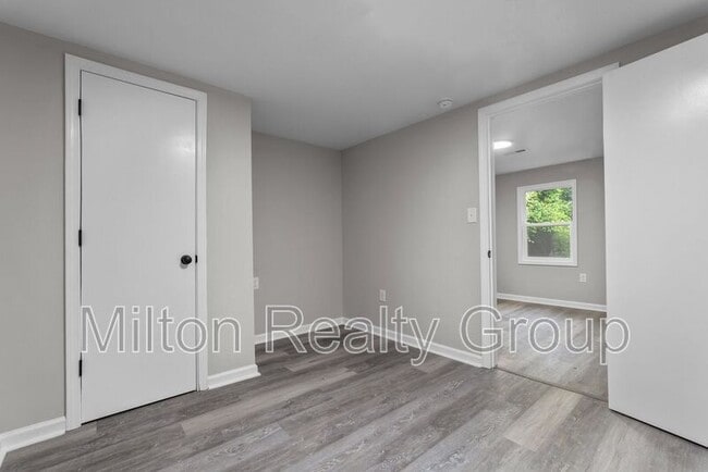 Building Photo - 602 Ross Rd
