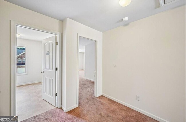 Building Photo - 256 Centerview Wy