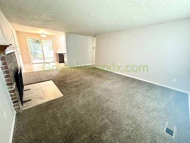 Primary Photo - Beautiful Milwaukie 3 Bedroom