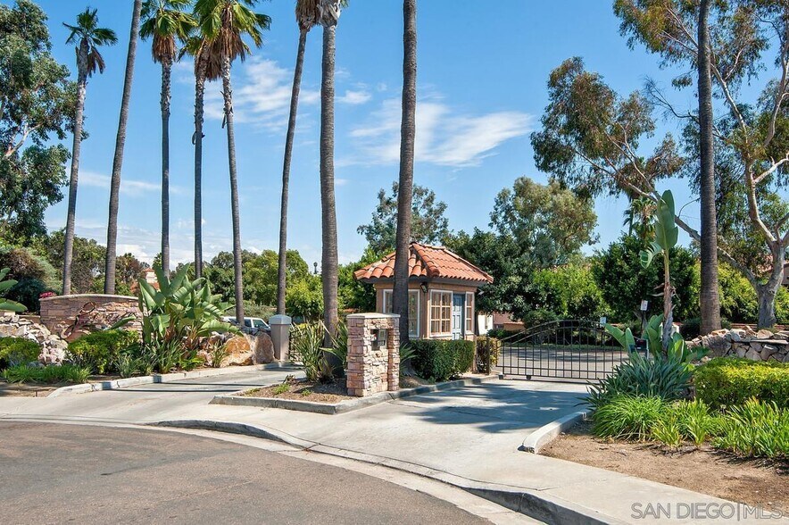 Building Photo - 7120 Shoreline Dr