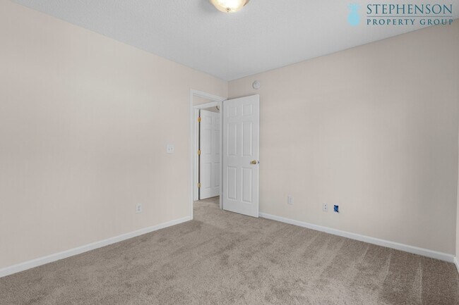 Building Photo - Fully Remodeled in Nov 2025!