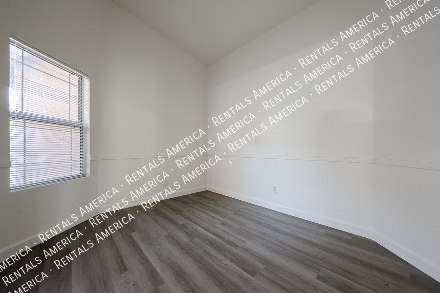 Building Photo - 10845 E Dragoon Ave