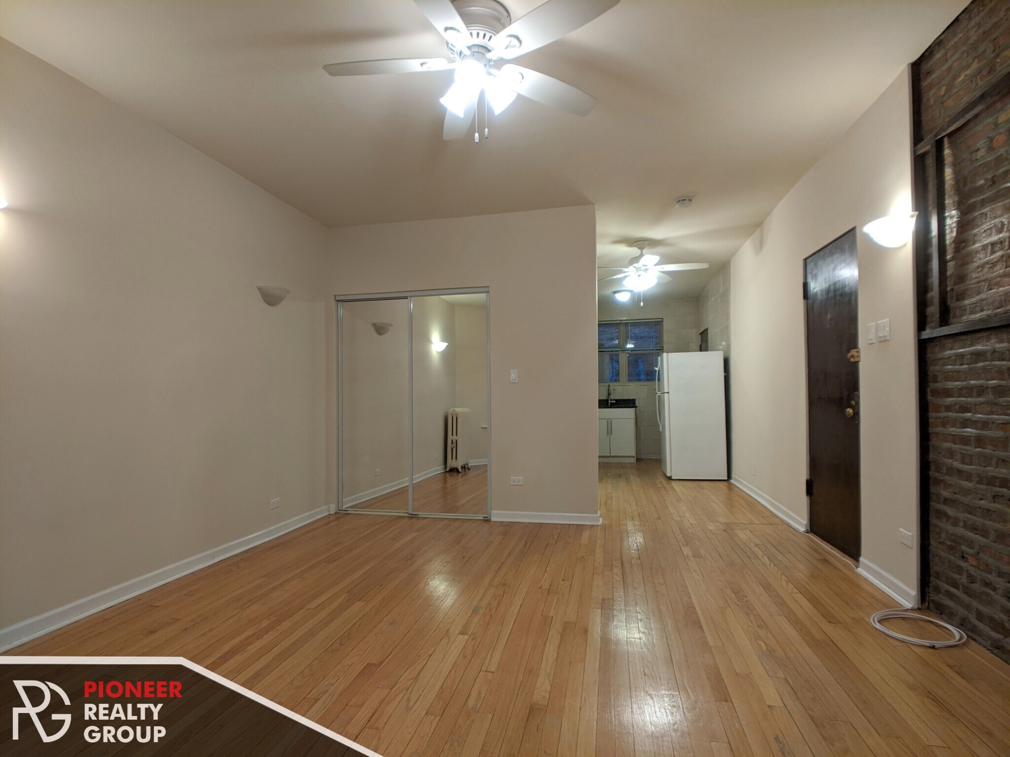 Building Photo - 4237 N Paulina St