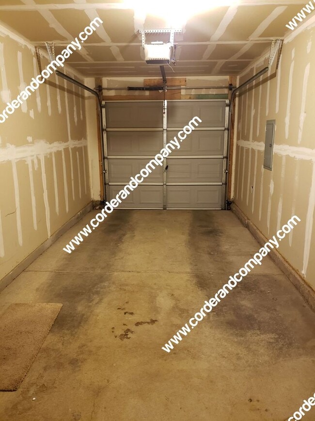 Building Photo - Wonderful 4 Bedroom, 3 Bathroom, 1 Car Gar...