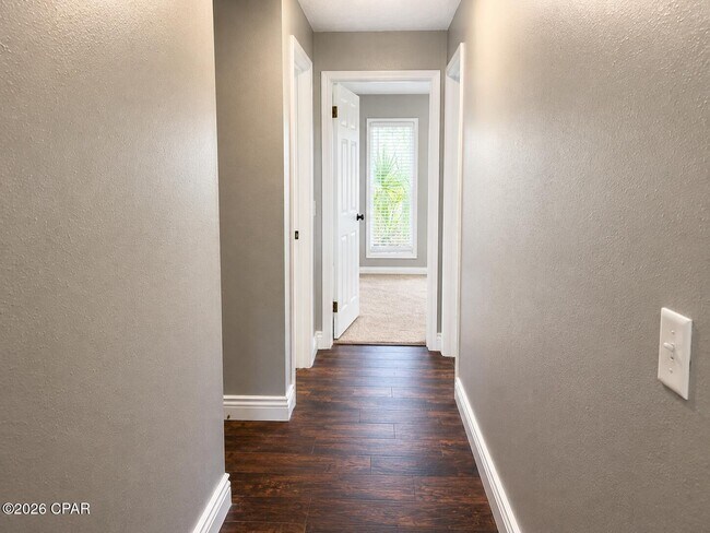 Building Photo - 3015 Longwood Cir