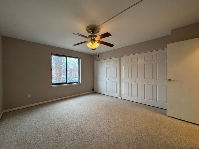 Building Photo - Sun-filled 1 Bed 1 Bath Condo With Balcony In Hawthorne Village