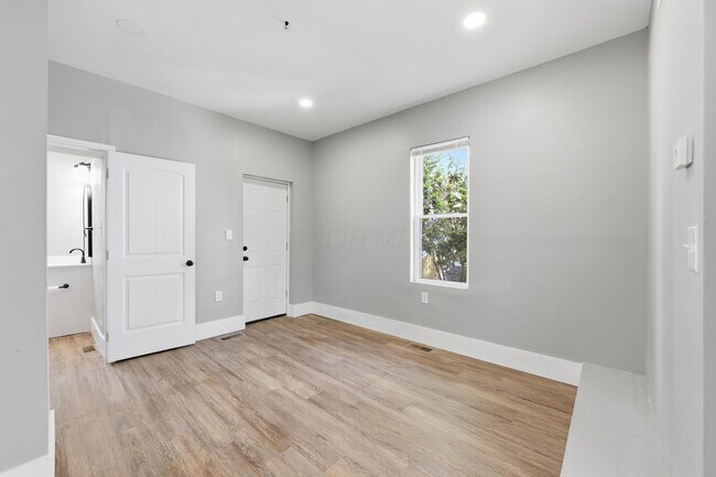 Building Photo - 506 Melrose Ave