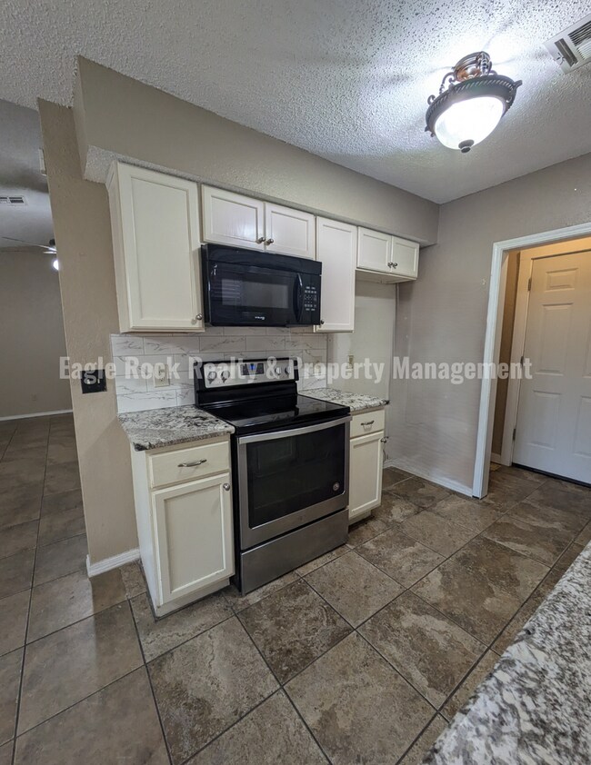 Building Photo - Tulsa House for Rent (3beds/2baths)