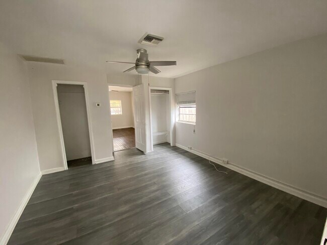 Building Photo - 506 N Broadway