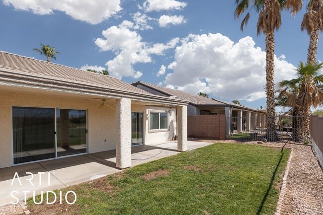 Building Photo - ***Sunset Greens 3 Bedroom 2 Bath Unfurnis...