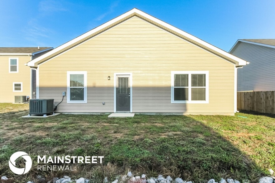 Building Photo - 2613 Stinger Dr