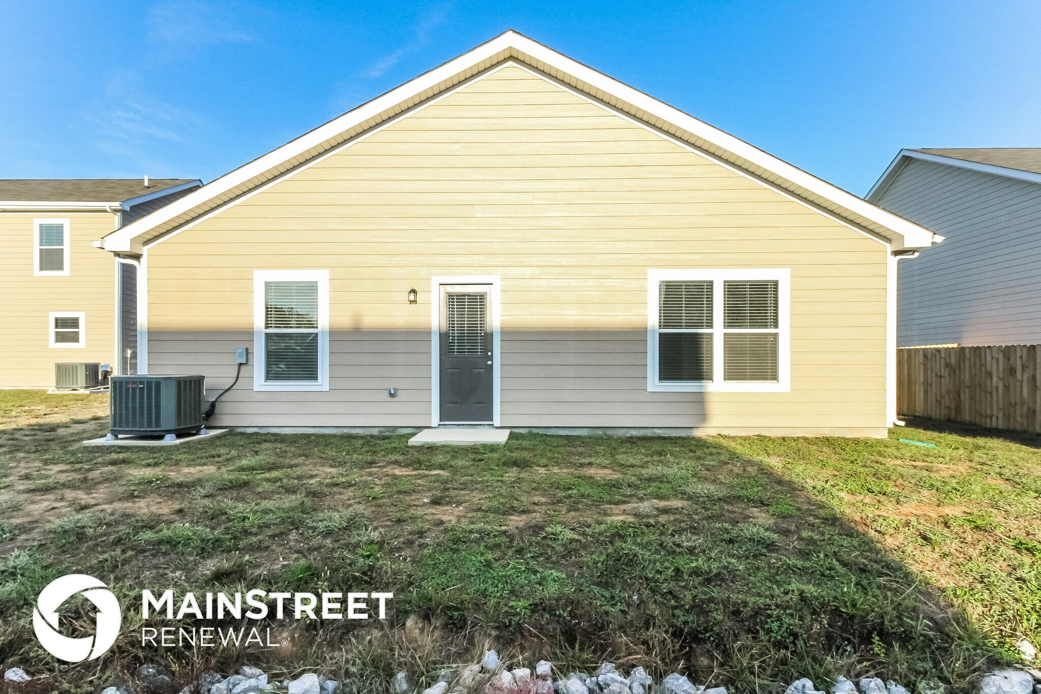 Building Photo - 2613 Stinger Dr