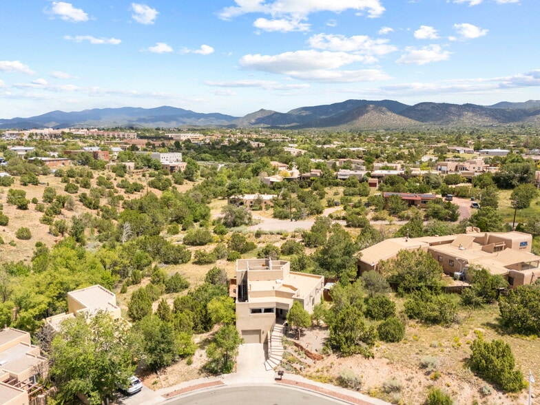 Building Photo - 2132 Ridgeview Cir