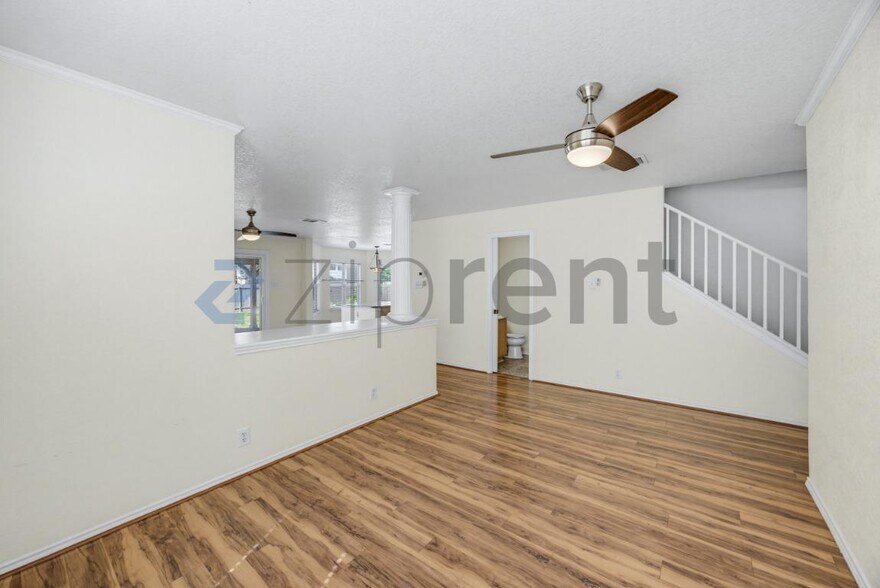 Building Photo - Unit