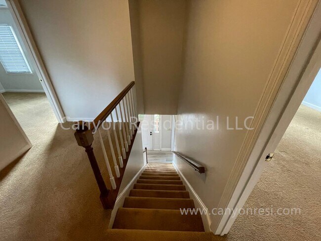 Building Photo - Beautiful 3b Room!Move in ready!