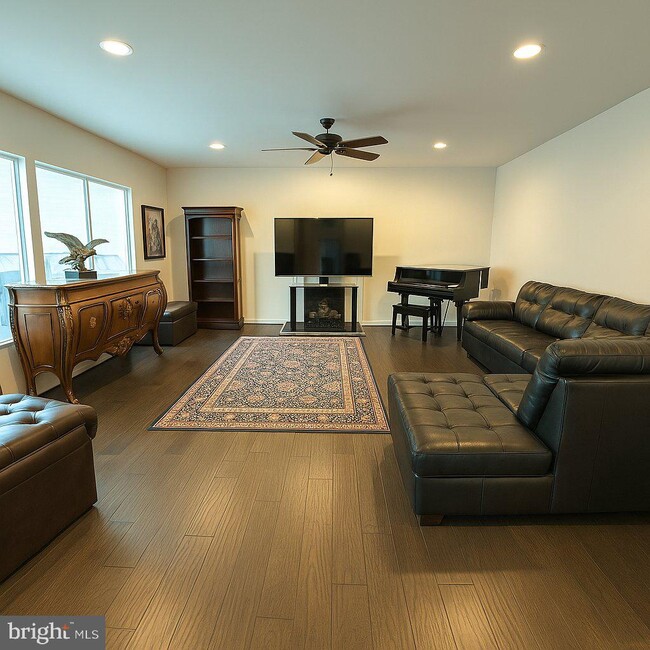 Building Photo - 9933 Box Oak Ct