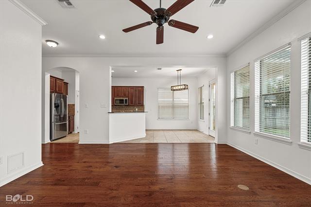 Building Photo - 1124 Crystal Creek Dr