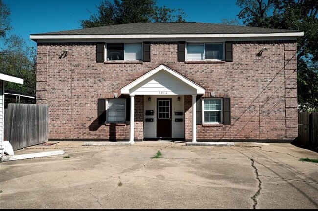 Primary Photo - 1014 E 23rd St