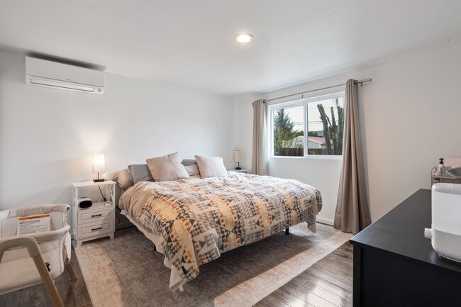 Building Photo - 4817 N Vassault Dr