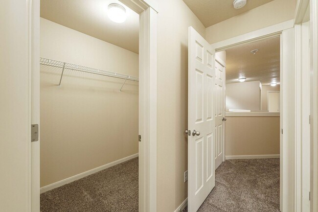 Building Photo - $1000 Year End Savings - Ask Us How! Convenient Location 3 Bedroom 2.5 Bathroom with Fence Back Yard