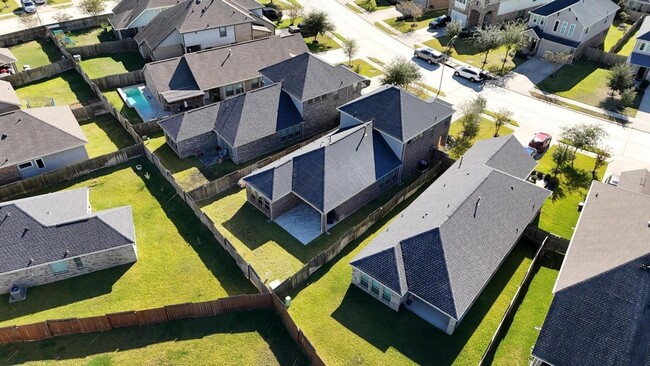 Building Photo - 31218 Pinebrook Falls Ln