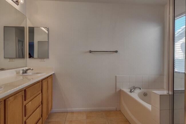 Building Photo - 9222 Cazador St