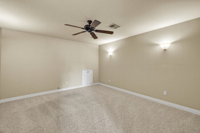 Building Photo - Executive home on double lot in beautiful Enclave at Harvard Ponds.