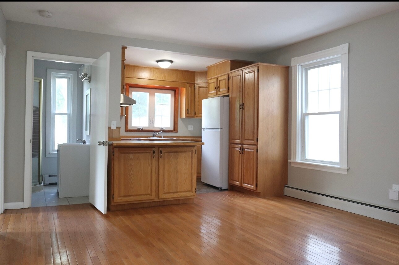 Building Photo - 303 Parker St