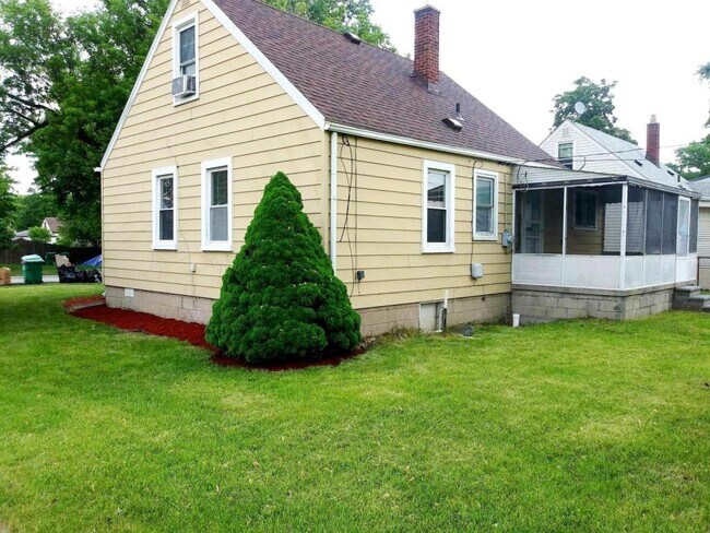 Building Photo - 31335 Elmwood