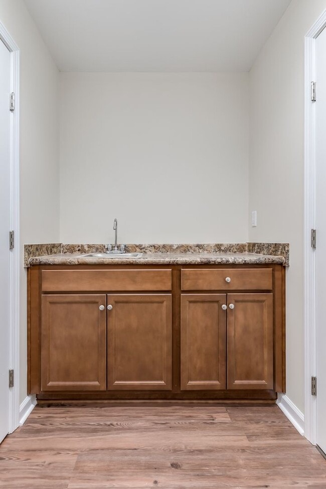Building Photo - Welcome Home – Spacious Apartment with Mod...