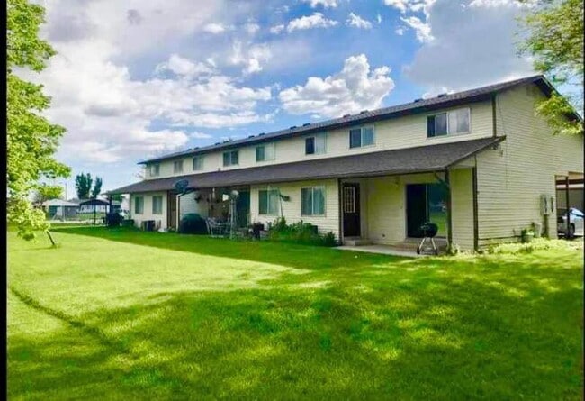 Building Photo - 656 W 700 S