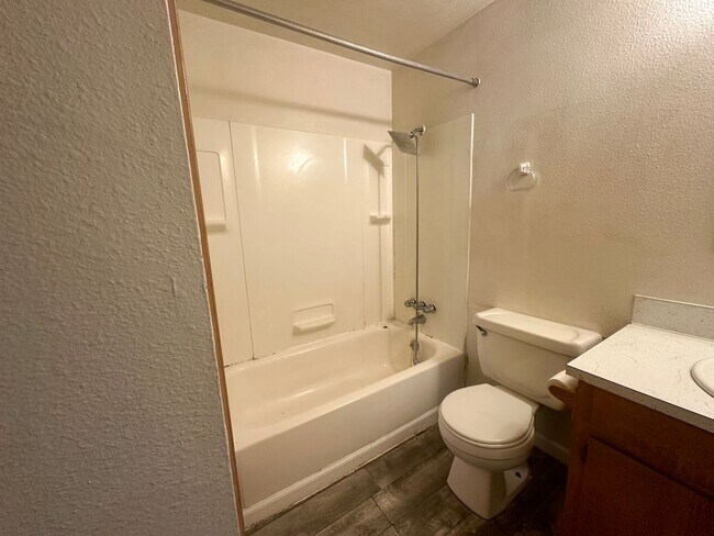 Building Photo - $200 discount for first month rent