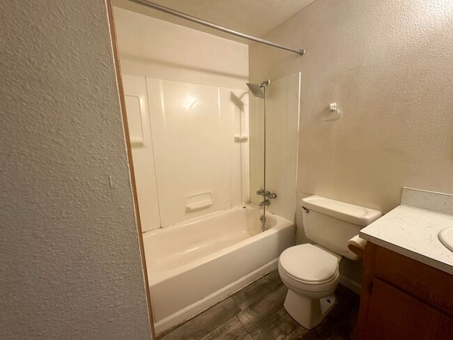 Building Photo - Half month rent discount for first month rent
