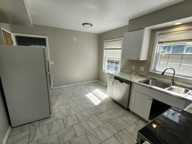 Building Photo - 18314 Chagrin Blvd