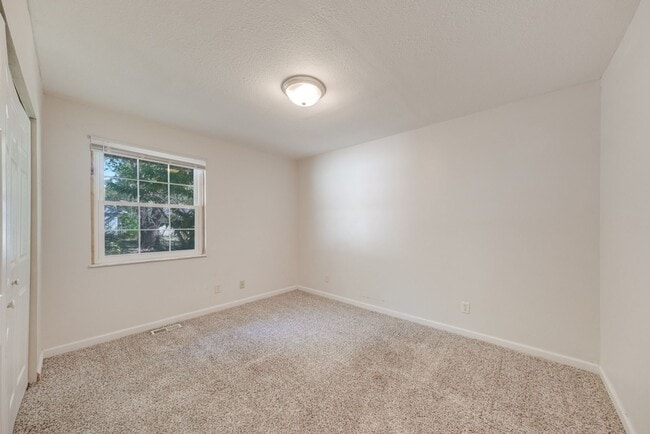 Building Photo - 3 BED / 1 BATH HOUSE IN URBANA WITH IN-UNI...