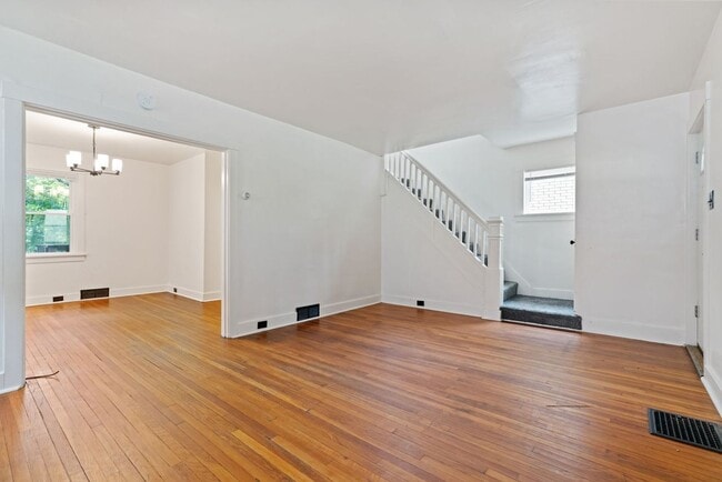 Building Photo - Updated 2 Bedroom Single Family Home In Be...