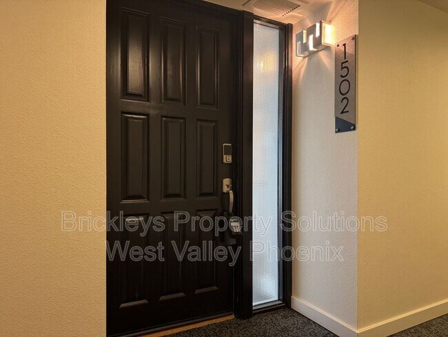 Building Photo - 2323 N Central Ave