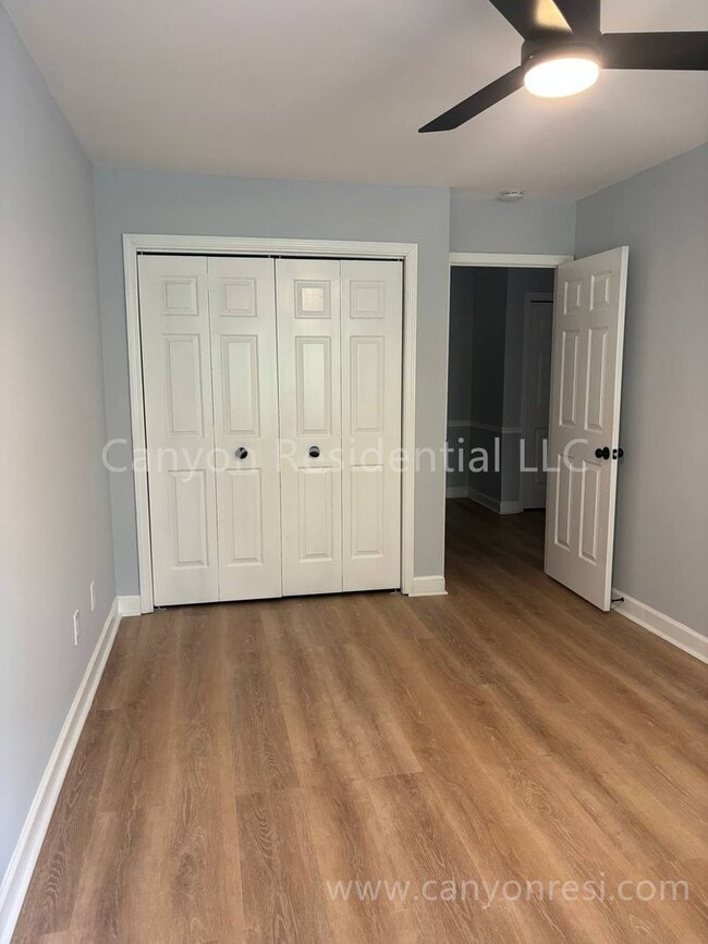 Building Photo - Stylish 3 Bed, 2 Bath Retreat: Modern Livi...