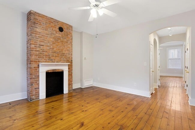 Building Photo - 320 8th St