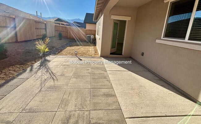 Building Photo - 925 Nelle Dr