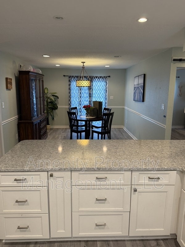 Building Photo - 749 Linden Ct